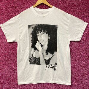 Tyla We Wanna Party Album Poster T-Shirt Medium